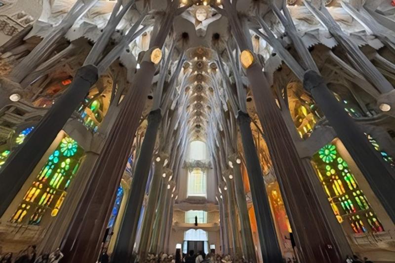 サグラダ ファミリア内部（バルセロナ）