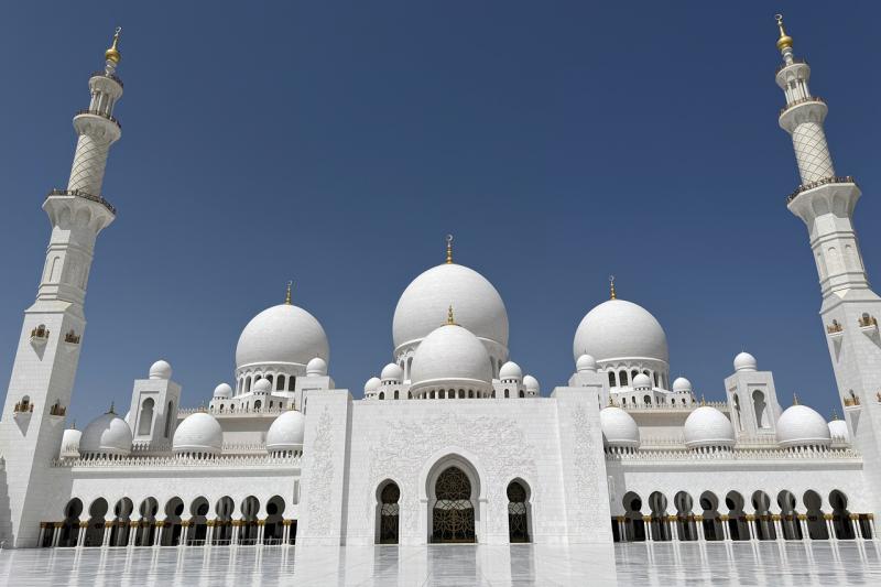 UAE建国の父の名を冠するモスク