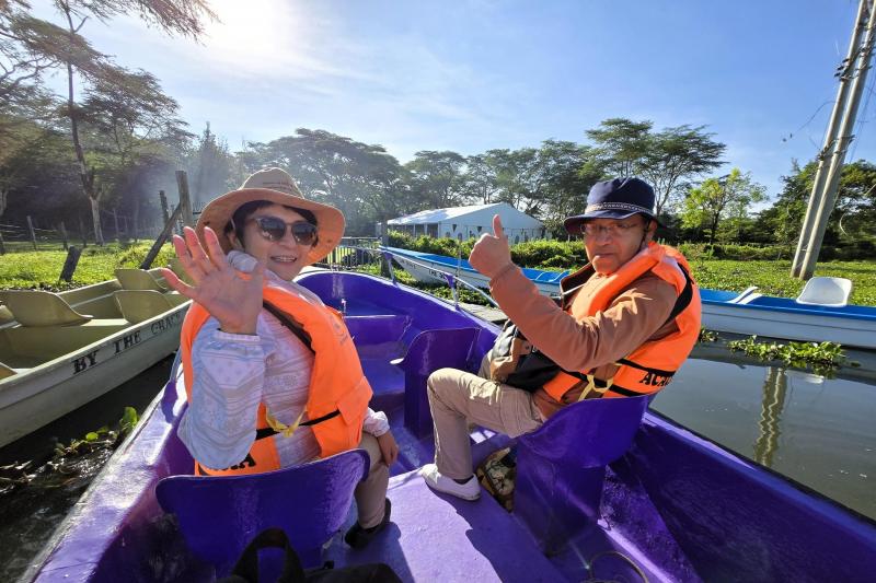 ナイバシャ湖でボートサファリ、軽装でヒヤヒヤしましたが気持ちよかったです！