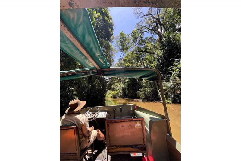 ケアンズ近郊のキュランダにあるレインフォレステーション ネイチャーパークで体験できるアーミーダック（水陸両用車）