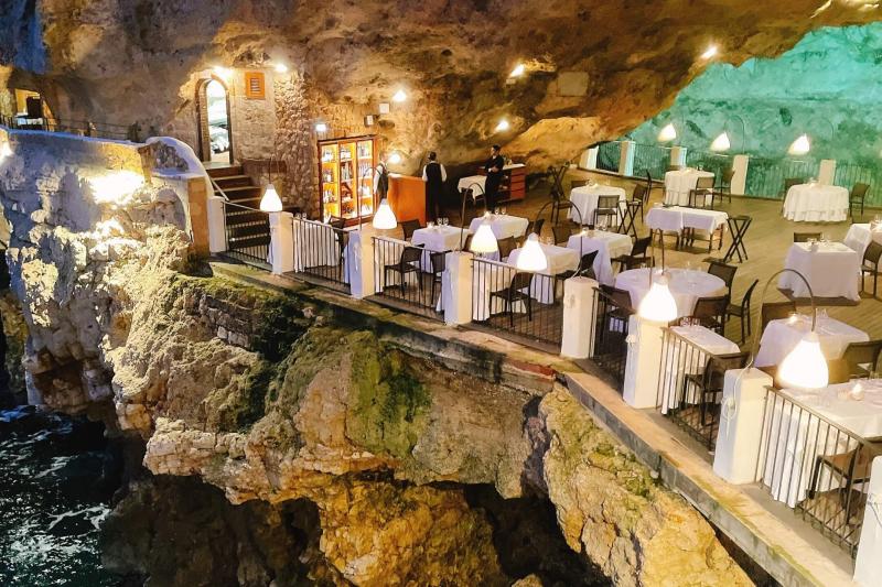 洞窟レストラン