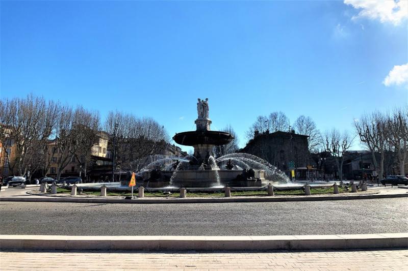ジェネラル ド ゴール広場の大噴水