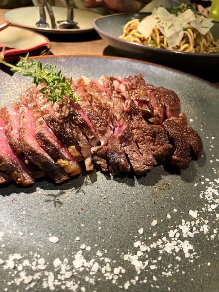 プリトヴィッツェ湖群公園後のステーキ