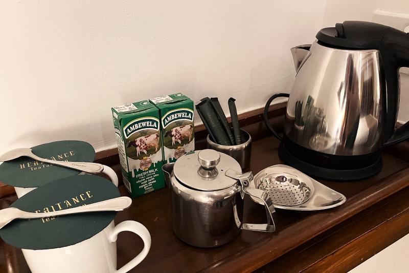 茶葉でいただくティーセット。さすがミルクも生乳です！