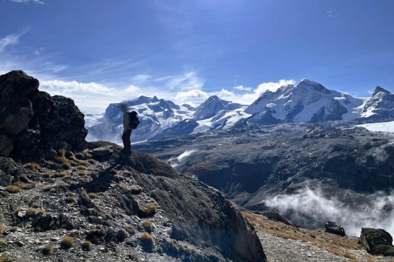 ホルンヒュッテという山小屋を目指している途中です（ツェルマット近郊）