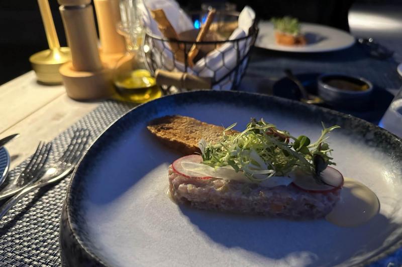 ラールフレストランで食べたマグロのタルタル