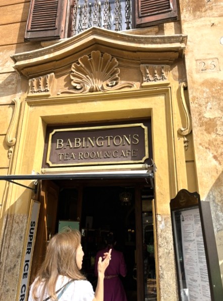 最後の経由地ローマにてハイティータイム