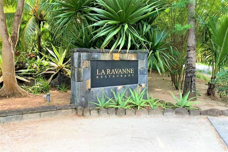 モーリシャス料理の「La Ravanne」は屋外レストラン