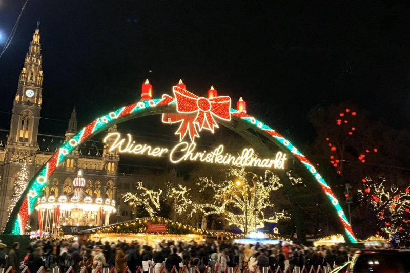 ウィーン市庁舎前のクリスマスマーケット