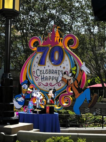 カリフォルニア ディズニーランド・リゾート70周年