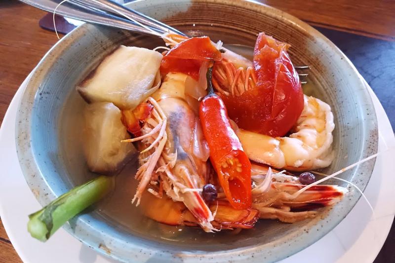 トムヤムクン風の海老のスープ