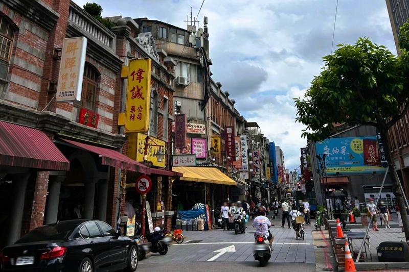 台北で最も古い問屋街のひとつで、歴史的な建物や商家が並ぶ迪化街