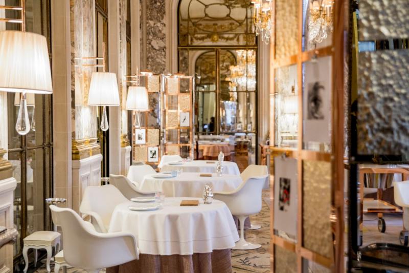 ル ムーリス（フランス）1835年創業のパリを象徴する老舗ホテルで、フランス独自の格付け最高位にあたるの称号“パラス”を冠しています。館内にはミシュラン2つ星の「ル ムーリス アラン デュカス」があり、フランス料理の巨匠、アラン・デュカス氏が監修したフランス料理を、優雅な空間でお楽しみいただけます。《❸》