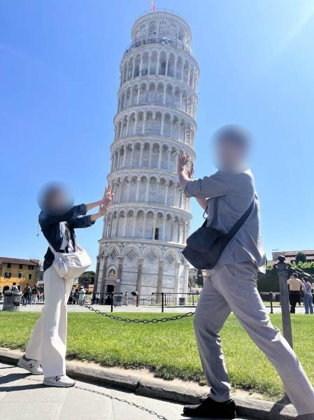 フィレンツェ滞在中にピサの斜塔にも足を運びました。ガイドさんのおかげで、いい感じに写真が撮れました！