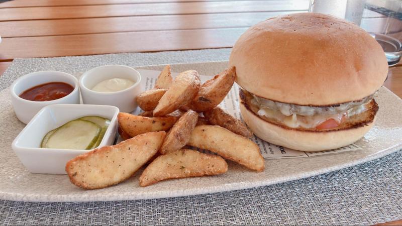 大絶賛したハンバーガー！ 肉汁あふれるボリューミーなバーガーでした♪