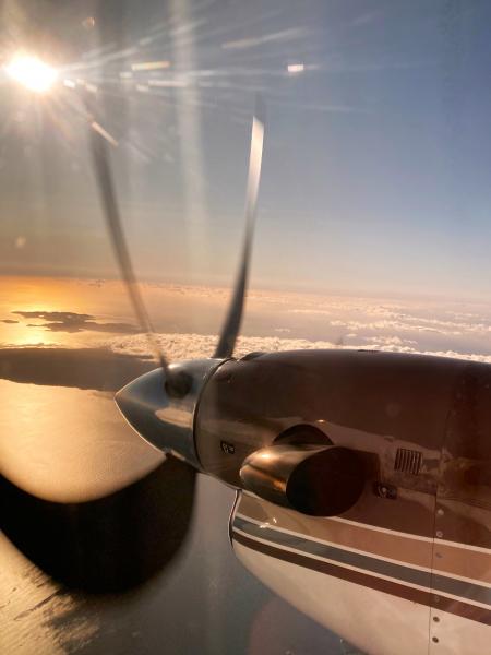 感動的な雲上のサンライズ