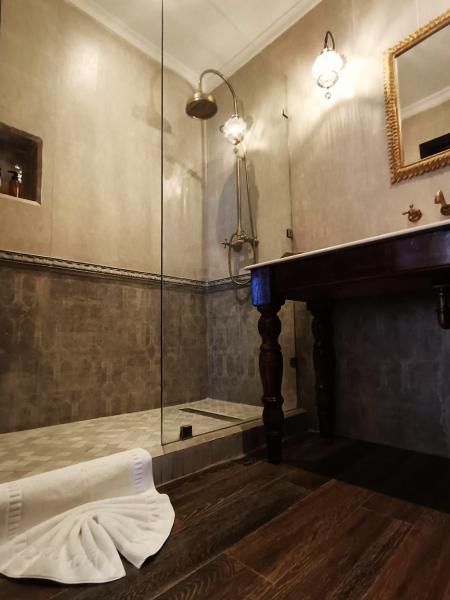 シャワーは据え置きとハンディの両方あります