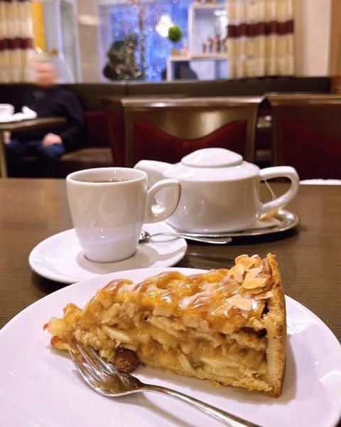 Hotel-Café Altreuterのケーキ