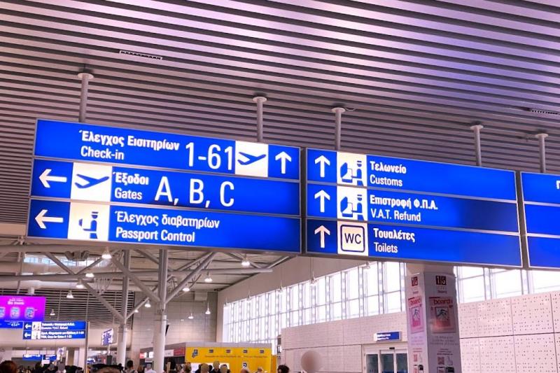 アテネ国際空港にはA、B、Cの３つのゲートがあります