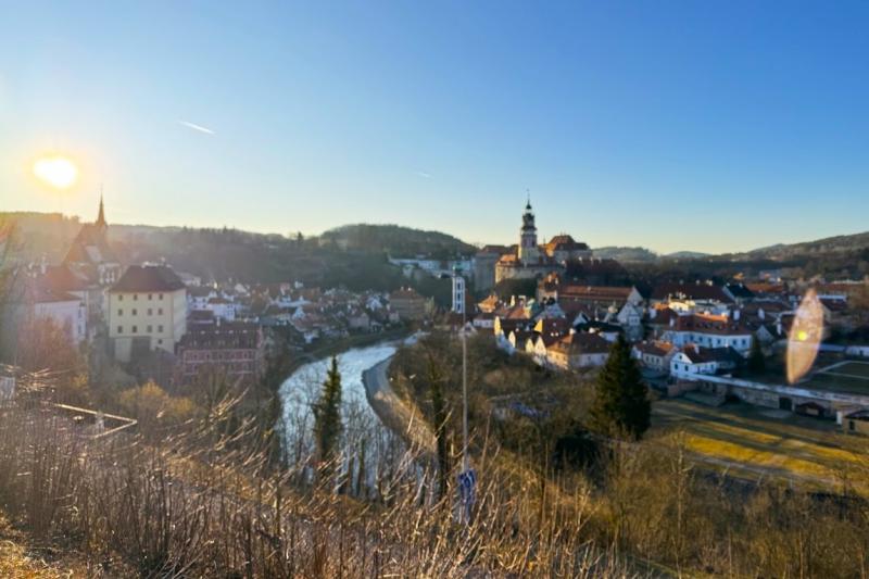 バス停すぐの場所から街並みが見られます