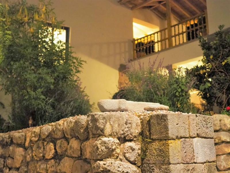 ホテル内の至る所で、インカ時代の石垣とスペインのコロニアル建築の共存が見られます