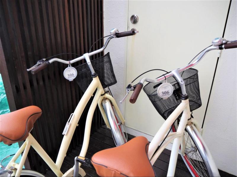 各ヴィラには、お部屋番号入りの自転車が備え付けられてます