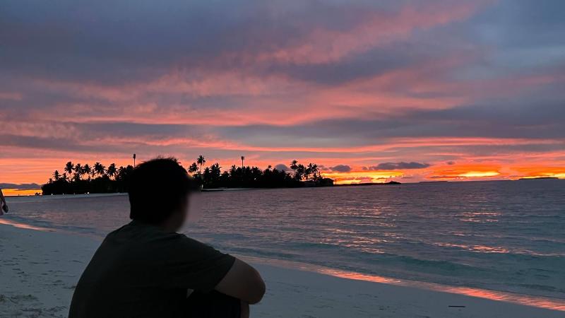ビーチから見た美しい夕日