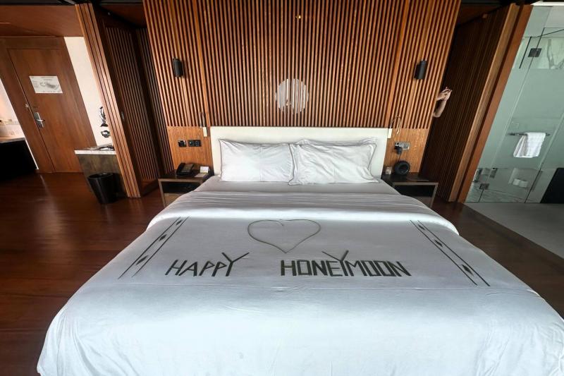 ハネムーン特典のベッドデコレーション