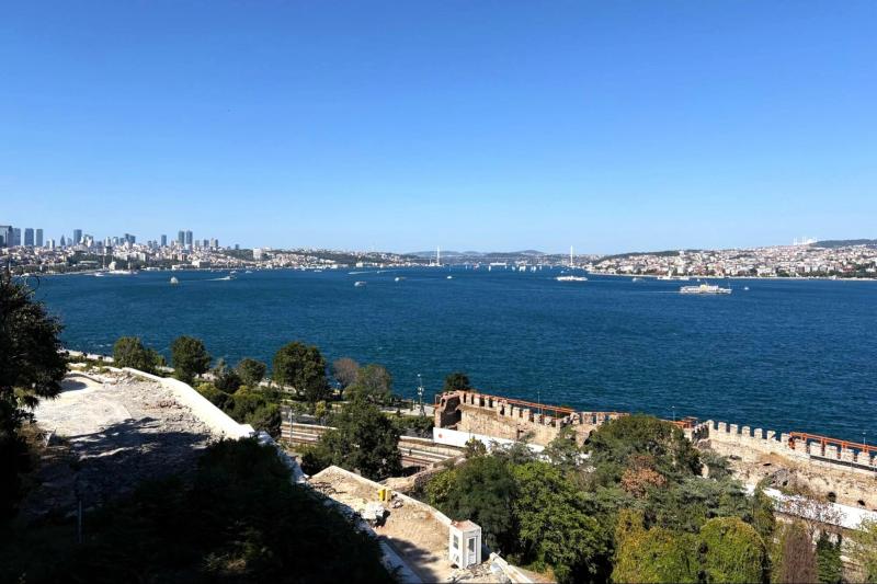 トプカプ宮殿の庭からボスポラス海峡