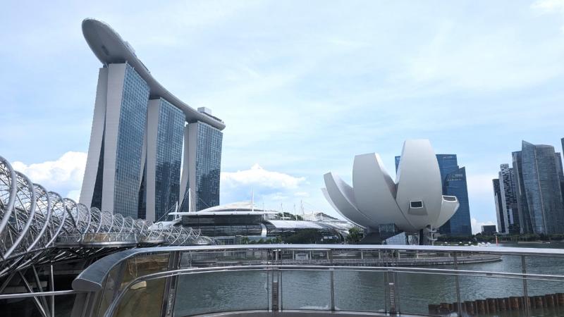 シンガポールにも行きました！ マリーナベイ サンズ（右側の高い建物）の大きさにびっくり！