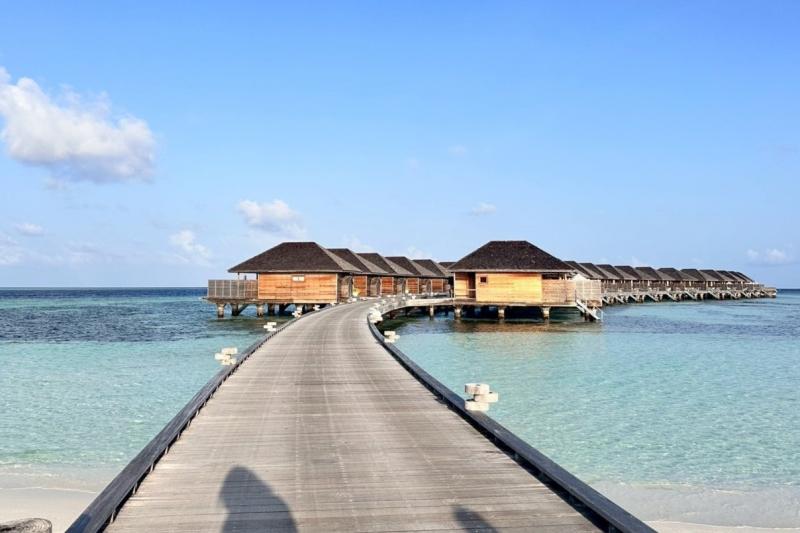 水上ヴィラへの桟橋