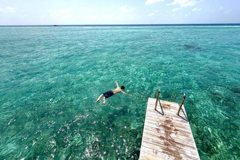 部屋から出てすぐこの海！
