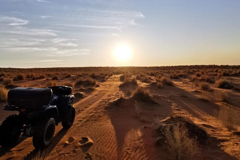 モートバイクとサンセット