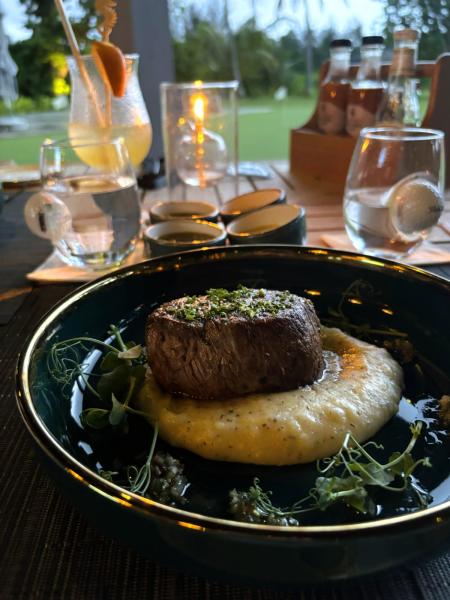Hideoutレストランでの食事