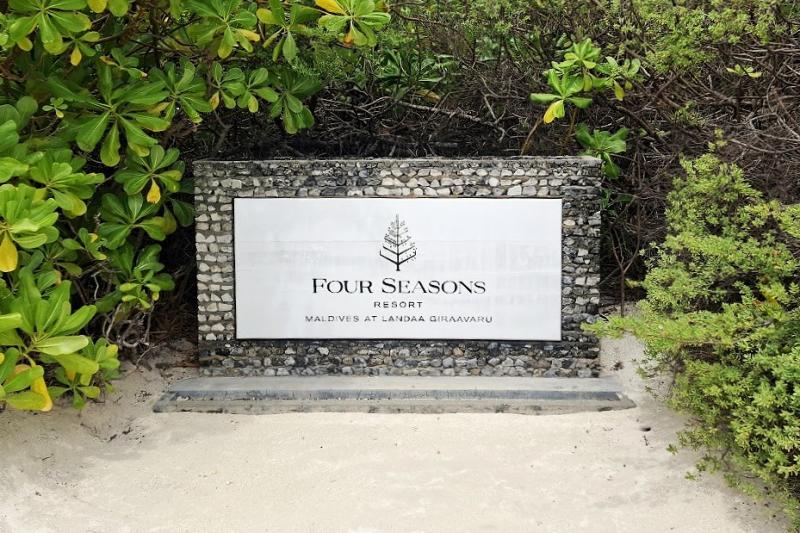 フォーシーズンズ リゾート モルディブ アット ランダーギラーヴァル