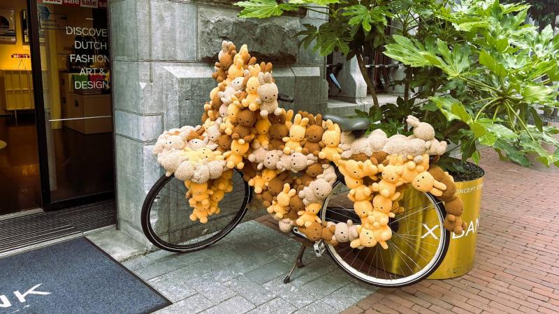 ミッフィーがいっぱい敷き詰められた自転車