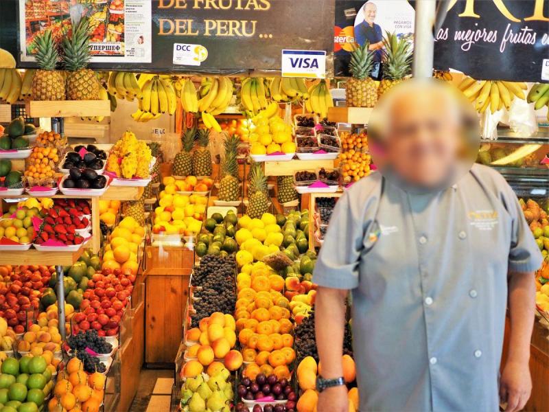 サンイシドロ市場のなかでも一番の品ぞろえを誇るフルーツ屋さん