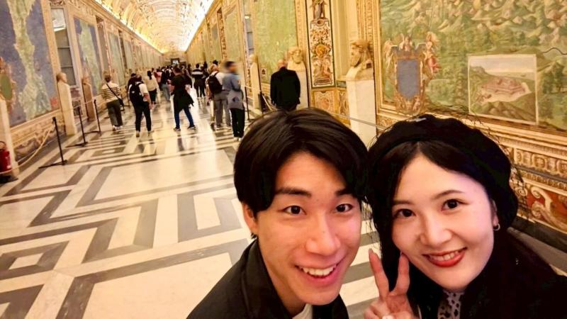 バチカン美術館の地図の間にて。システィーナ礼拝堂にてミケランジェロの絵も観ることができました！