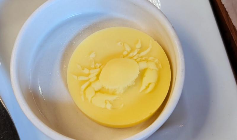 バターがカニの形に…！