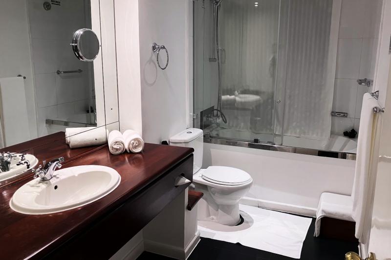 アンティーク感満載のバスルーム