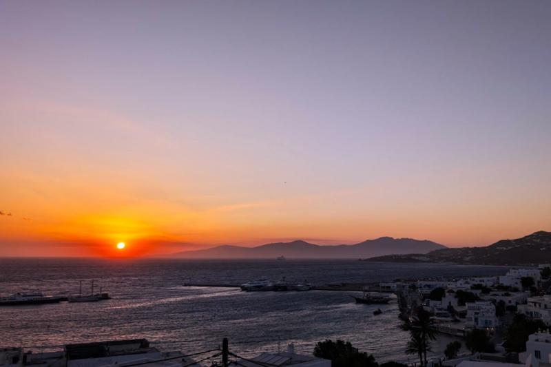 ホテルのテラスからの夕景