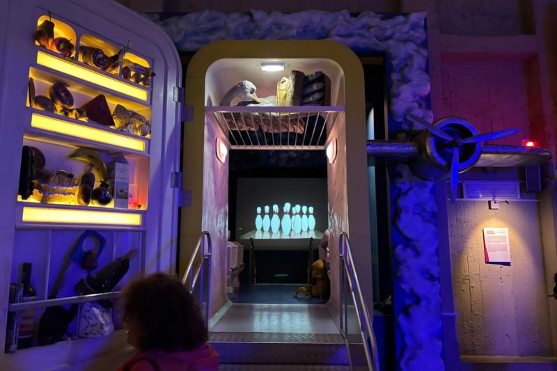 展示物にも思考が凝らされており、実際のシーンのレプリカが置いてあります