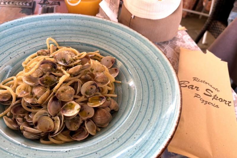 ブラーノ島（ベネチアの離島）のレストランで食べたボンゴレビアンコ
