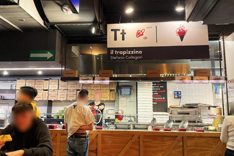 トラピッツィーノのお店は、中央市場の一番奥にあります。