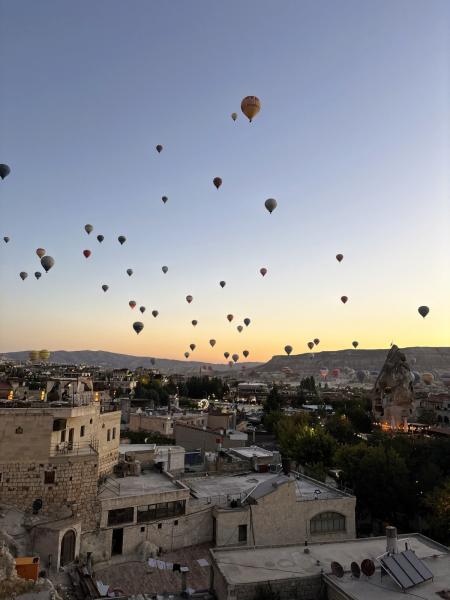 ホテルのルーフトップから見えた気球（カッパドキア）