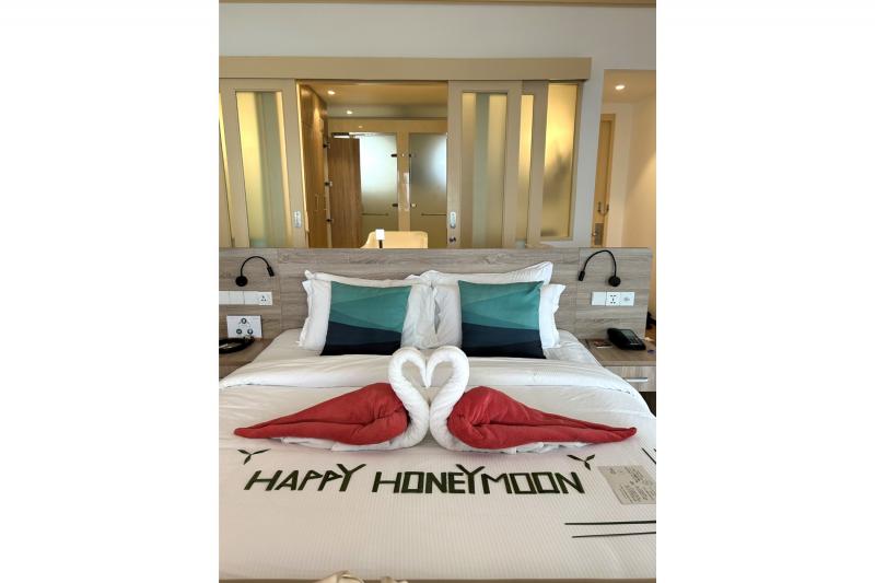 ハネムーンのデコレーションをベッドにしてくださいました！ 可愛くて崩すのもったいなかった…