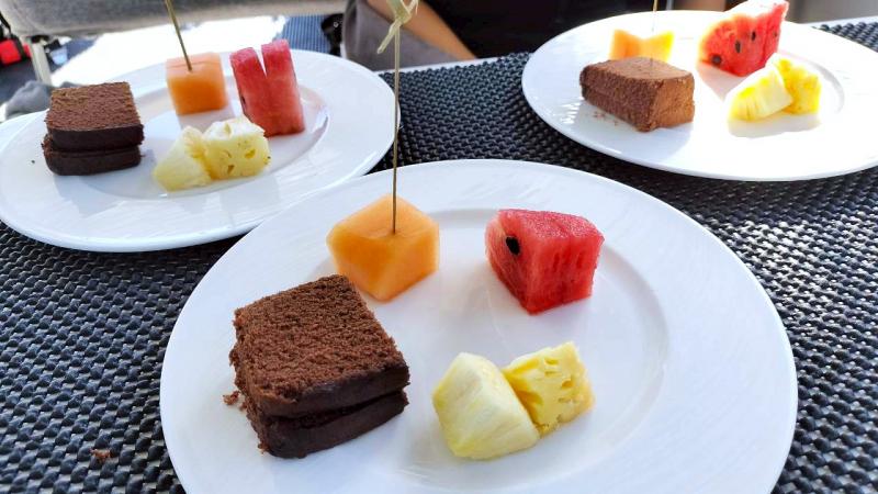 終了後は、ケーキやフルーツなどが用意されていました