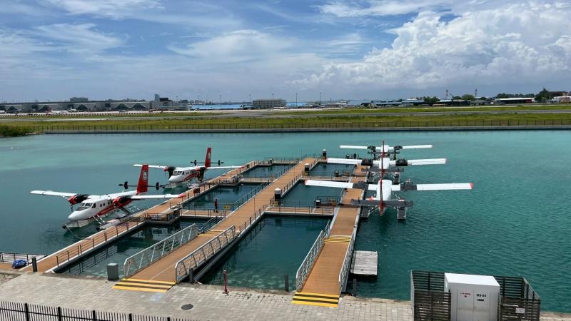 水上飛行機乗り場。マーレからフラワリまで約1時間かけて移動します