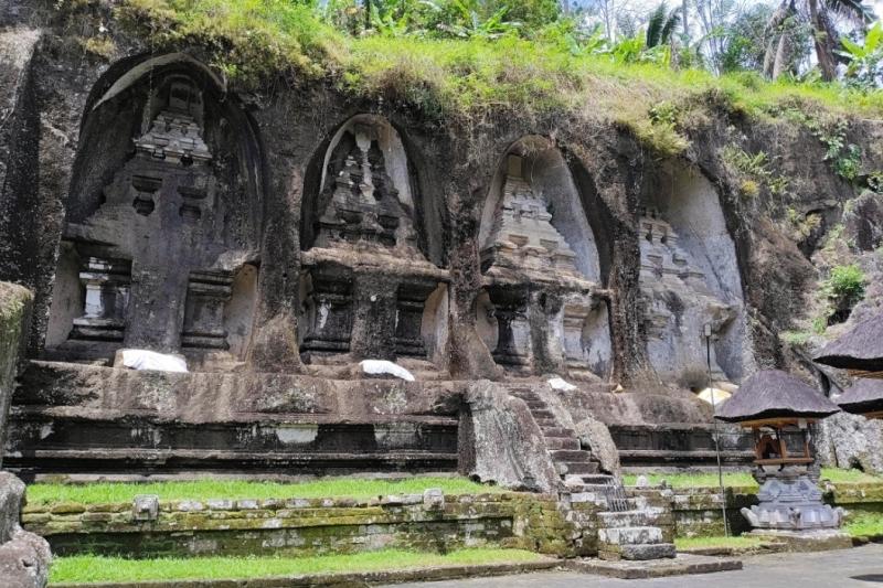 グヌン カウィ寺院