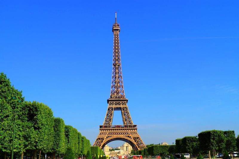 パリフランスの首都パリ。リゾートでののんびりとした時間を過ごしたあとは、アクティブに過ごせるパリ散策はいかがですか？ 観光、グルメ、ショッピングともりだくさんです！